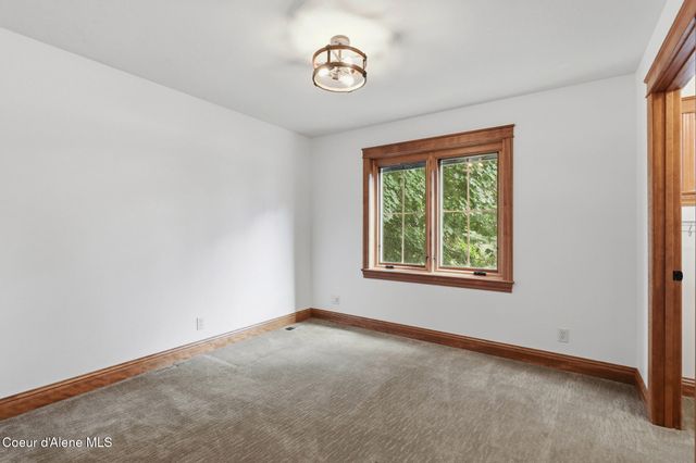9622 N Country Club DR, Hayden Lake, ID 83835