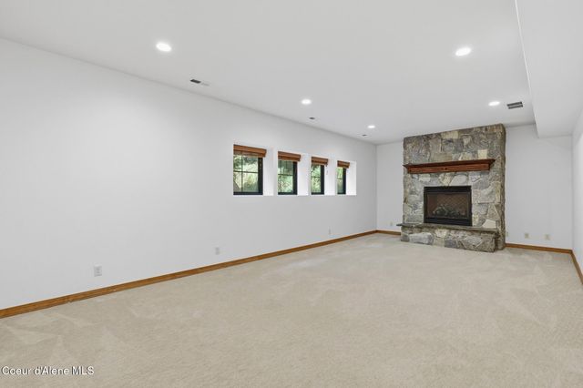 9622 N Country Club DR, Hayden Lake, ID 83835