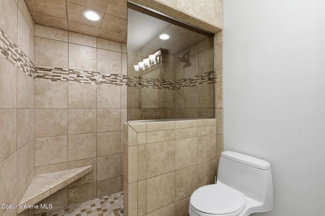 9622 N Country Club DR, Hayden Lake, ID 83835