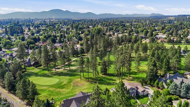 9622 N Country Club DR, Hayden Lake, ID 83835