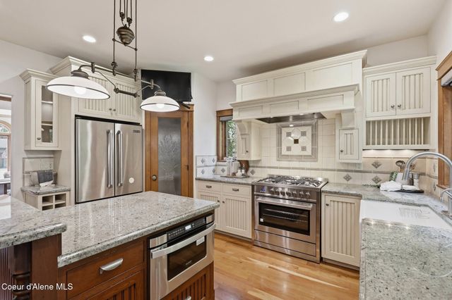 9622 N Country Club DR, Hayden Lake, ID 83835