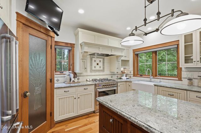 9622 N Country Club DR, Hayden Lake, ID 83835