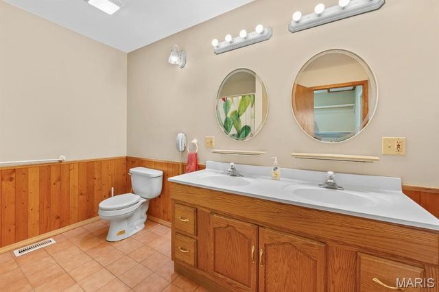 311 S Edwardsville Street, Staunton, IL 62088