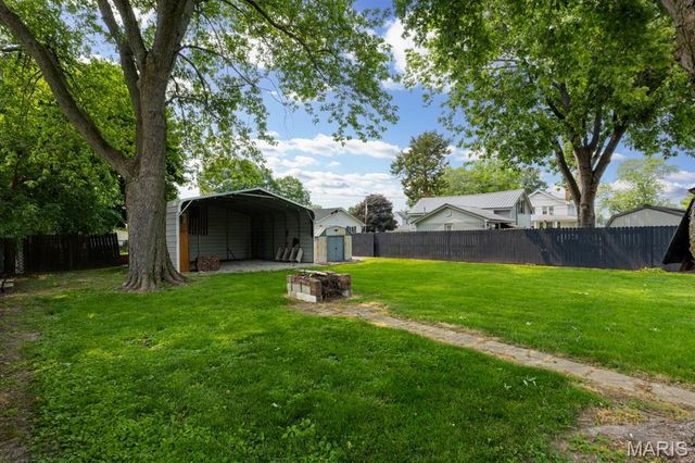 311 S Edwardsville Street, Staunton, IL 62088