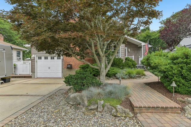 3745 Locust Avenue, Seaford, NY 11783