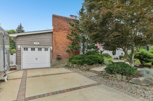 3745 Locust Avenue, Seaford, NY 11783