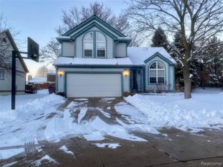 6866 Fox Lane, Waterford, MI 48327