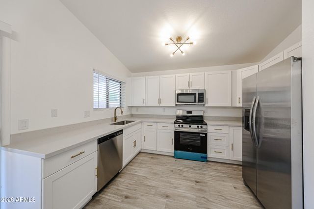 8445 W PIERSON Street, Phoenix, AZ 85037