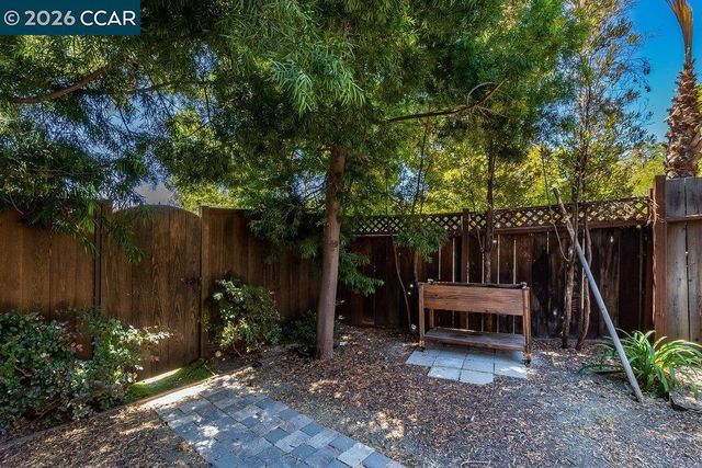 2674 Briarfield Ave, Redwood City, CA 94061