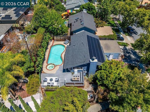 2674 Briarfield Ave, Redwood City, CA 94061