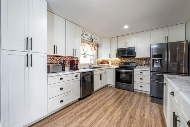 4609 Pineview Drive NE, Cedar Rapids, IA 52402