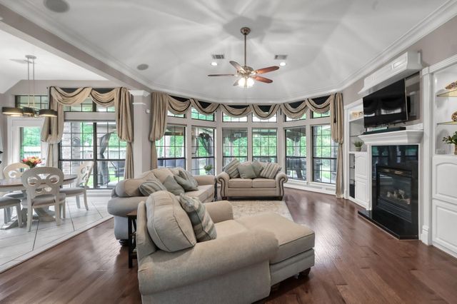 28 Stanford Court, Montgomery, TX 77356