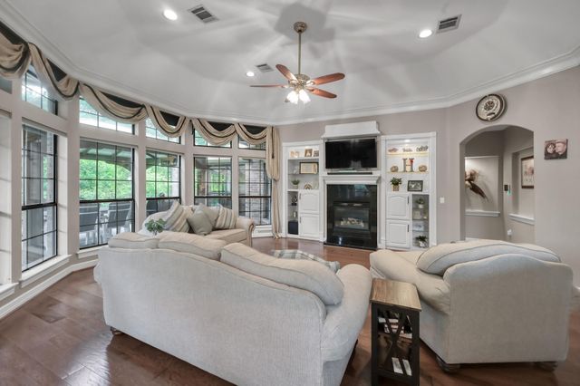28 Stanford Court, Montgomery, TX 77356