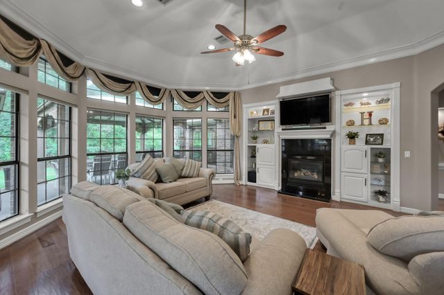 28 Stanford Court, Montgomery, TX 77356