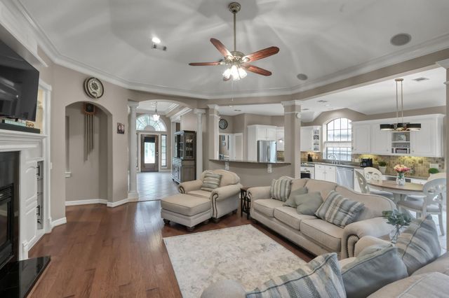 28 Stanford Court, Montgomery, TX 77356