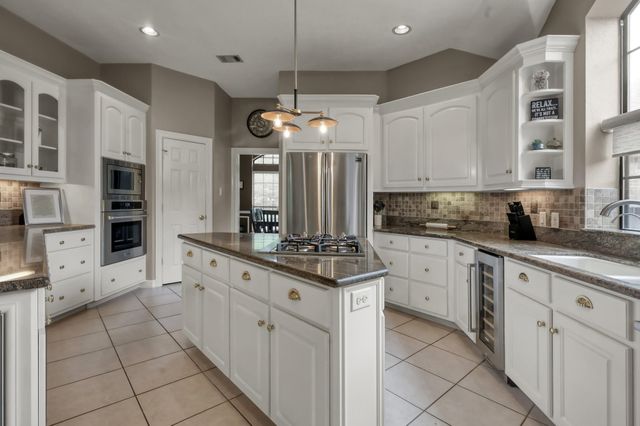 28 Stanford Court, Montgomery, TX 77356