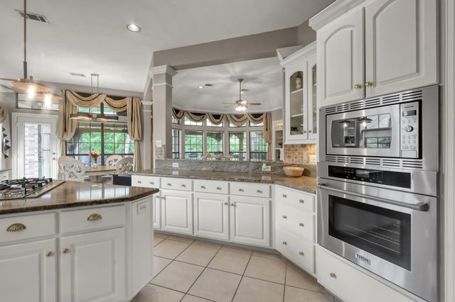 28 Stanford Court, Montgomery, TX 77356