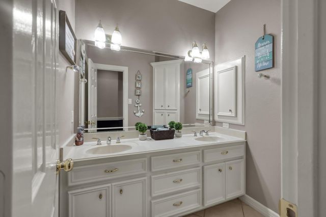 28 Stanford Court, Montgomery, TX 77356