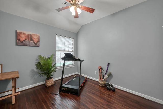 28 Stanford Court, Montgomery, TX 77356