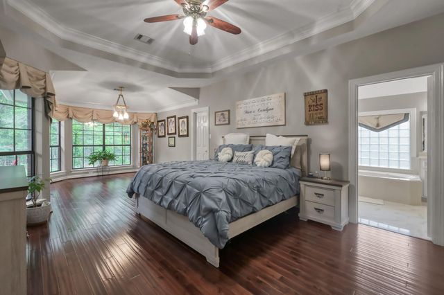 28 Stanford Court, Montgomery, TX 77356