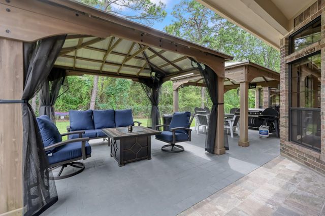28 Stanford Court, Montgomery, TX 77356