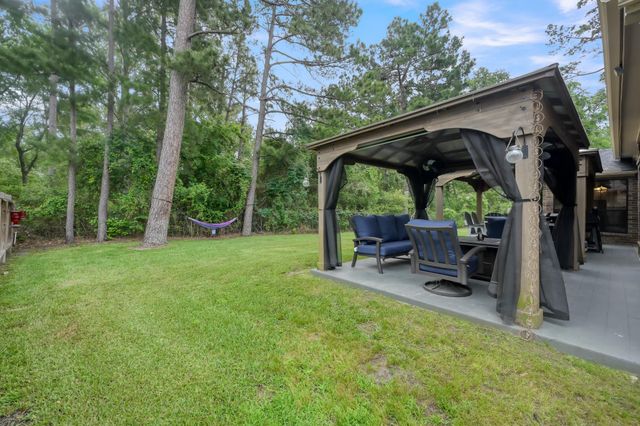 28 Stanford Court, Montgomery, TX 77356