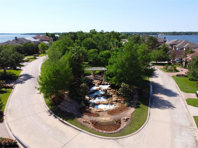 28 Stanford Court, Montgomery, TX 77356