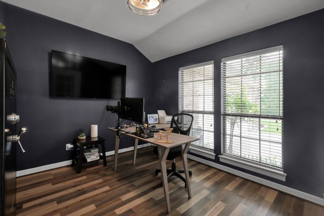 28 Stanford Court, Montgomery, TX 77356