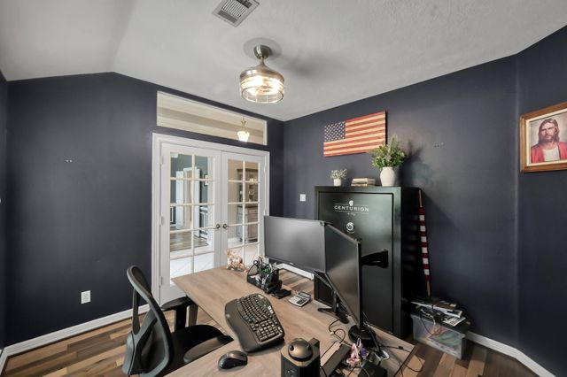 28 Stanford Court, Montgomery, TX 77356