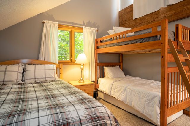 95 Hemlock Drive, Londonderry, VT 05343