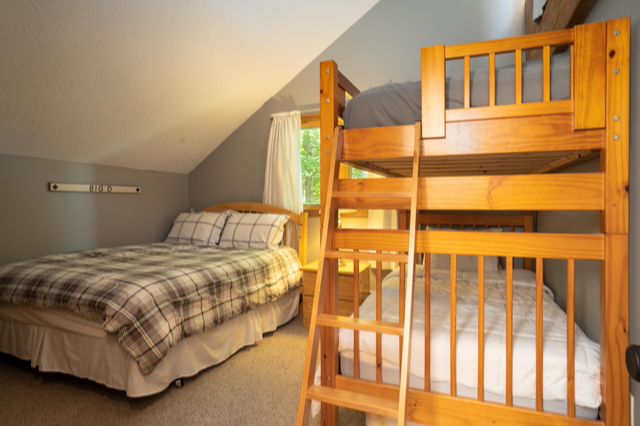 95 Hemlock Drive, Londonderry, VT 05343