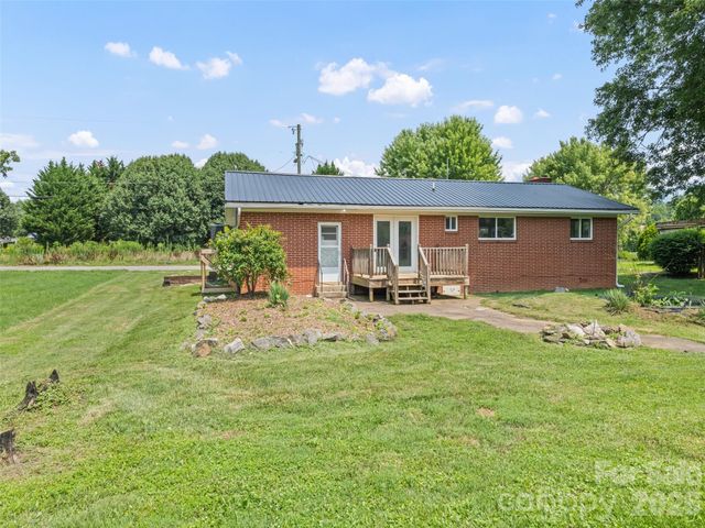 70 Levi Street, Clyde, NC 28721
