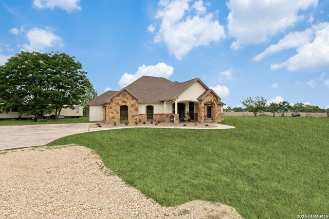 18425 Kinney Rd, Von Ormy, TX 78073