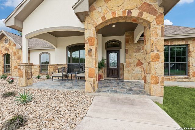 18425 Kinney Rd, Von Ormy, TX 78073