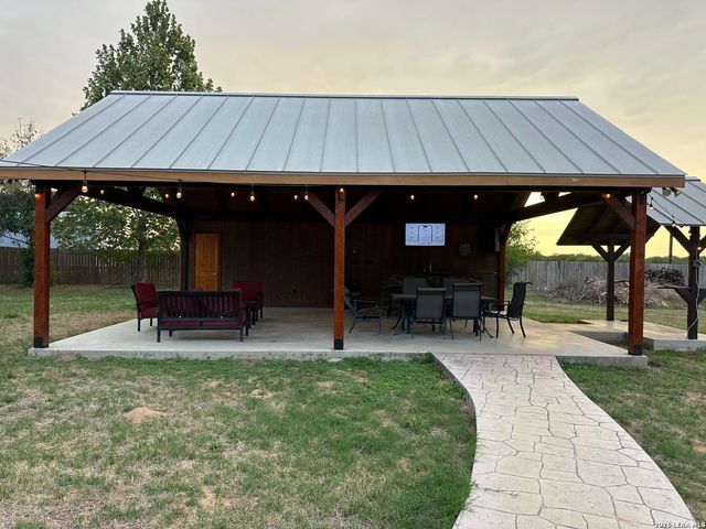 18425 Kinney Rd, Von Ormy, TX 78073