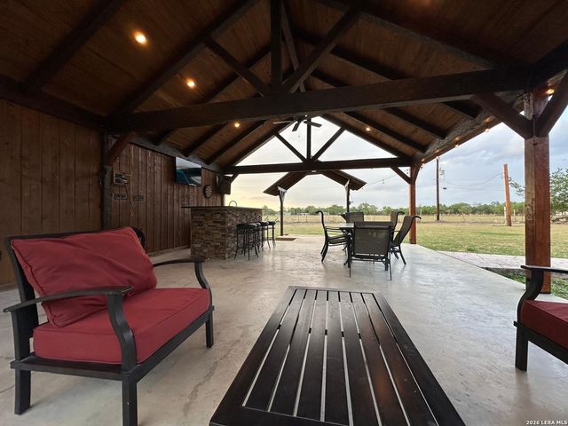 18425 Kinney Rd, Von Ormy, TX 78073