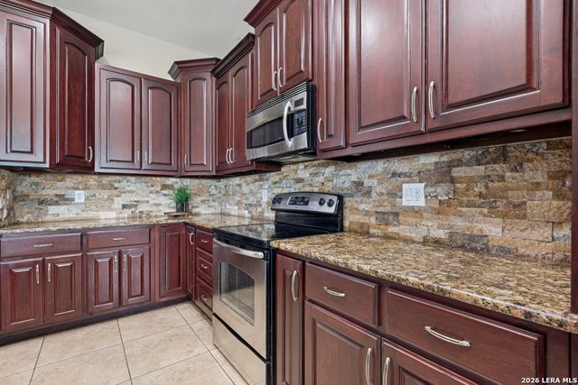 18425 Kinney Rd, Von Ormy, TX 78073