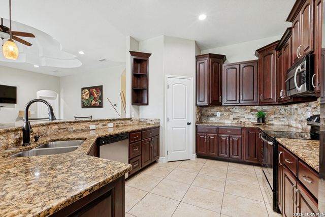 18425 Kinney Rd, Von Ormy, TX 78073