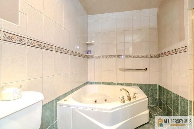 16 Pendleton Place, Old Bridge, NJ 08857