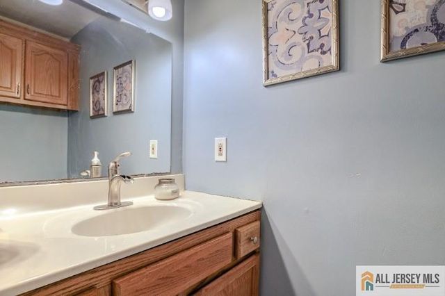 16 Pendleton Place, Old Bridge, NJ 08857