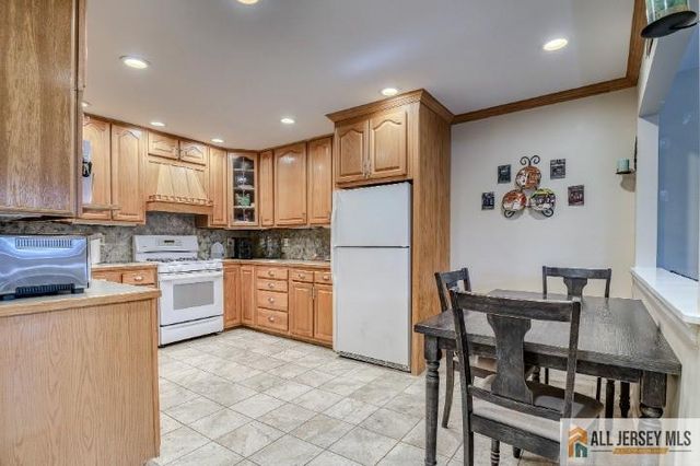 16 Pendleton Place, Old Bridge, NJ 08857