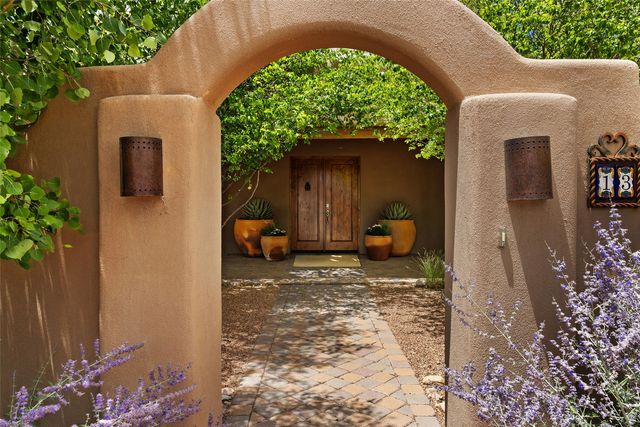 13 Sundance Circle, Santa Fe, NM 87506