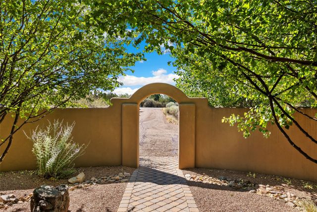 13 Sundance Circle, Santa Fe, NM 87506