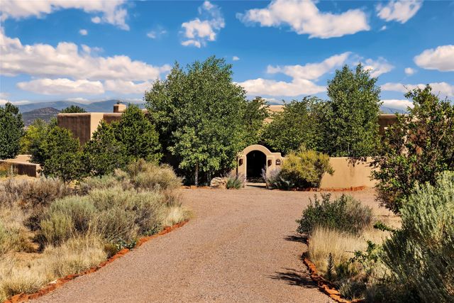 13 Sundance Circle, Santa Fe, NM 87506