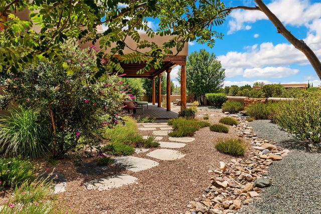 13 Sundance Circle, Santa Fe, NM 87506