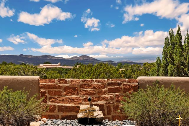 13 Sundance Circle, Santa Fe, NM 87506