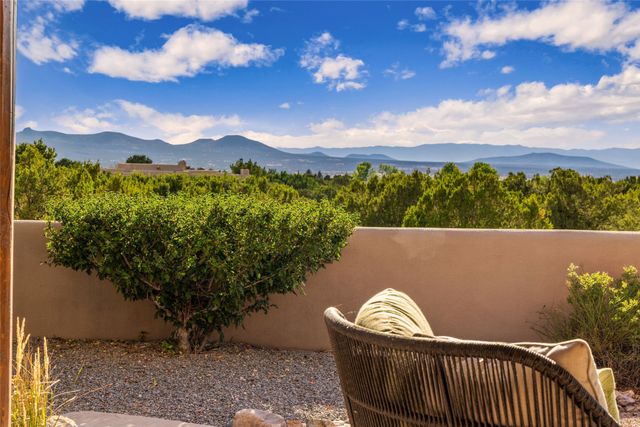 13 Sundance Circle, Santa Fe, NM 87506