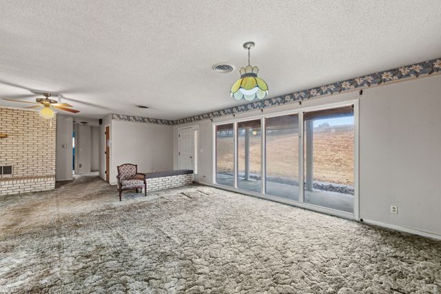 301 Sanford Ln, Lawrenceburg, TN 38464