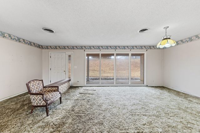 301 Sanford Ln, Lawrenceburg, TN 38464