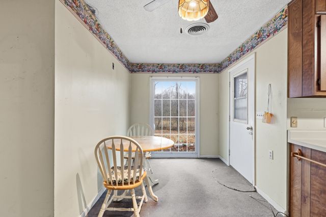 301 Sanford Ln, Lawrenceburg, TN 38464